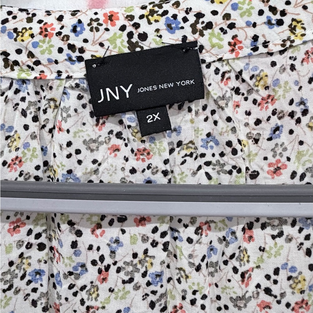 JONES NEW YORK - 2X Women's White Floral V-Neck Ruffle Sleeve Top - Picture 3 of 4